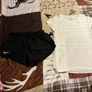 EUC WOMENS NIKE DRI FIT SHORT SET MEDIUM